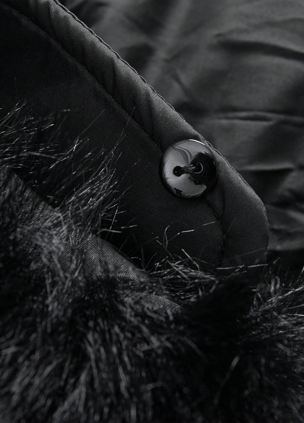 Черная зимняя куртка SHEIN