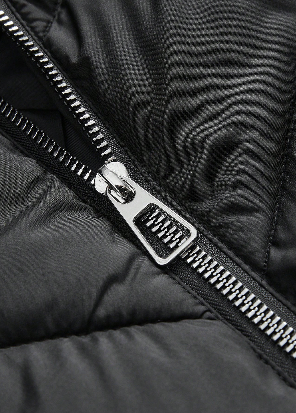 Черная зимняя куртка SHEIN