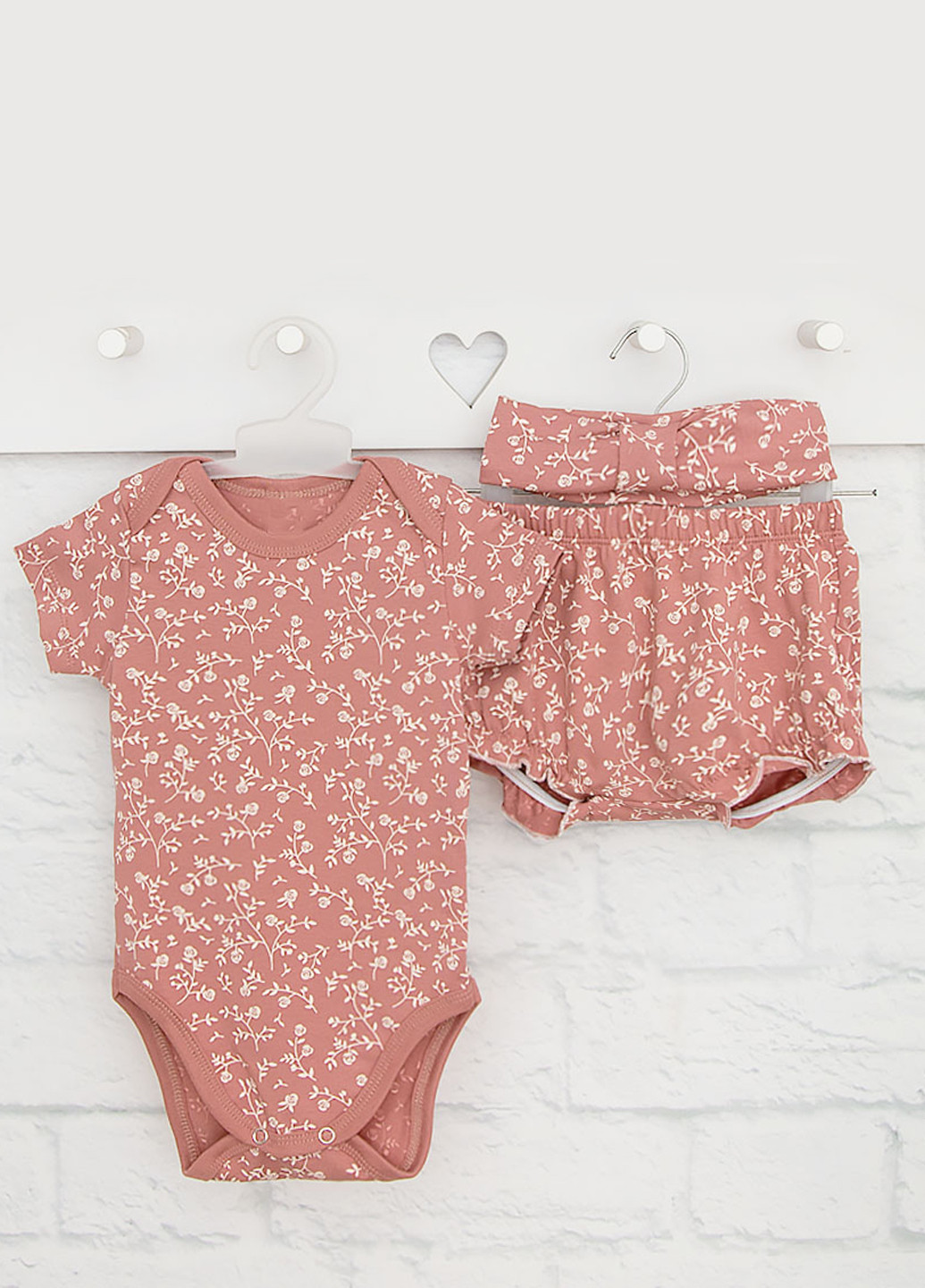 Розовый демисезонный комплект (боди, шорты, повязка) Blanka