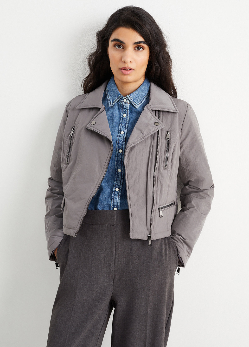 Серая демисезонная куртка косуха C&A