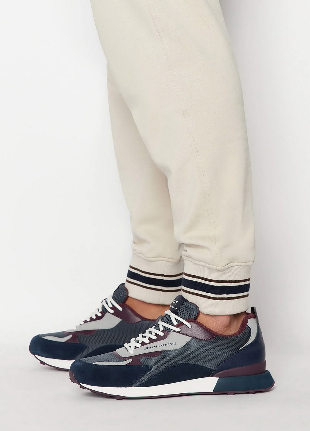 Светло-серые кэжуал демисезонные джоггеры брюки Armani Exchange