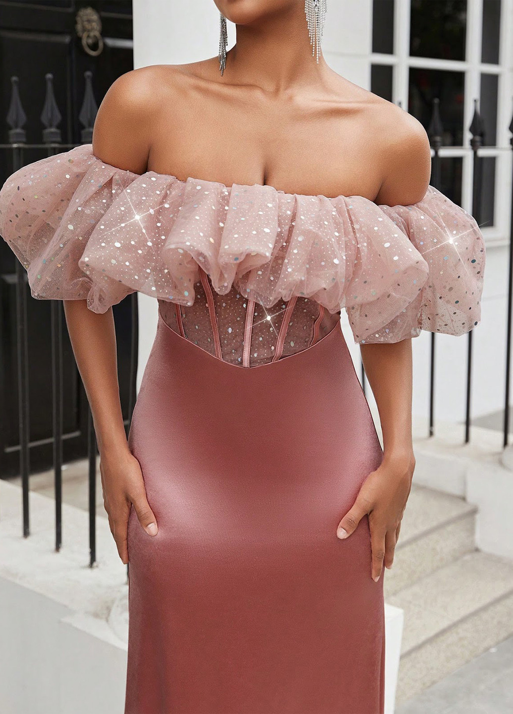 Розовое вечернее платье с открытыми плечами, с корсетом SHEIN однотонное