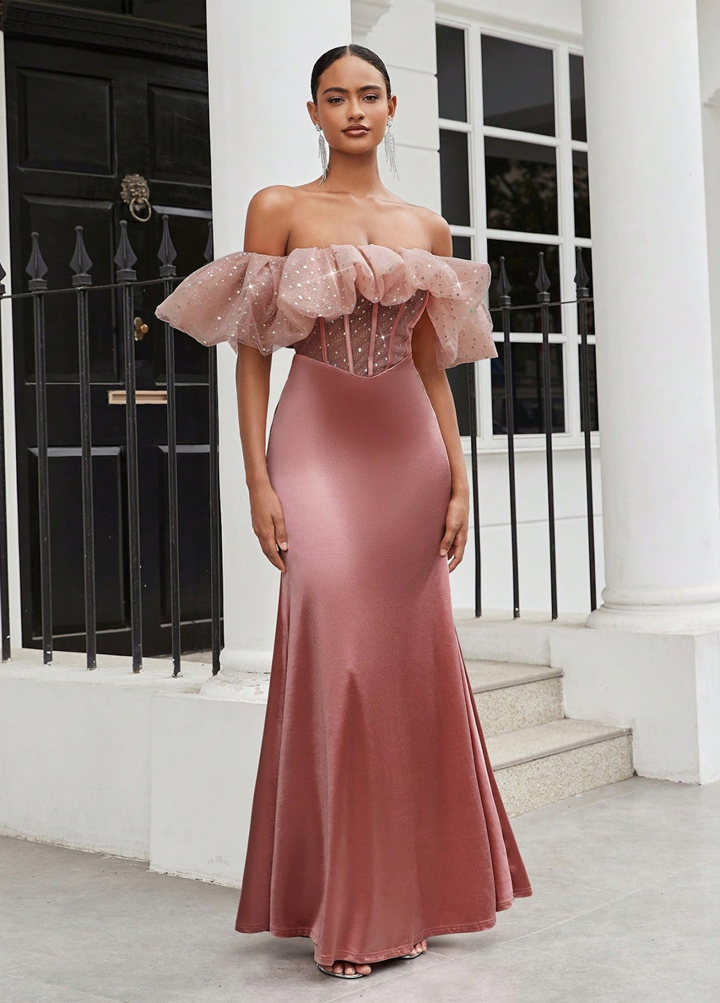 Розовое вечернее платье с открытыми плечами, с корсетом SHEIN однотонное