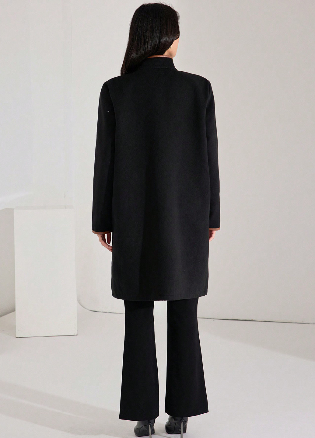 Чорне демісезонне Пальто однобортне SHEIN