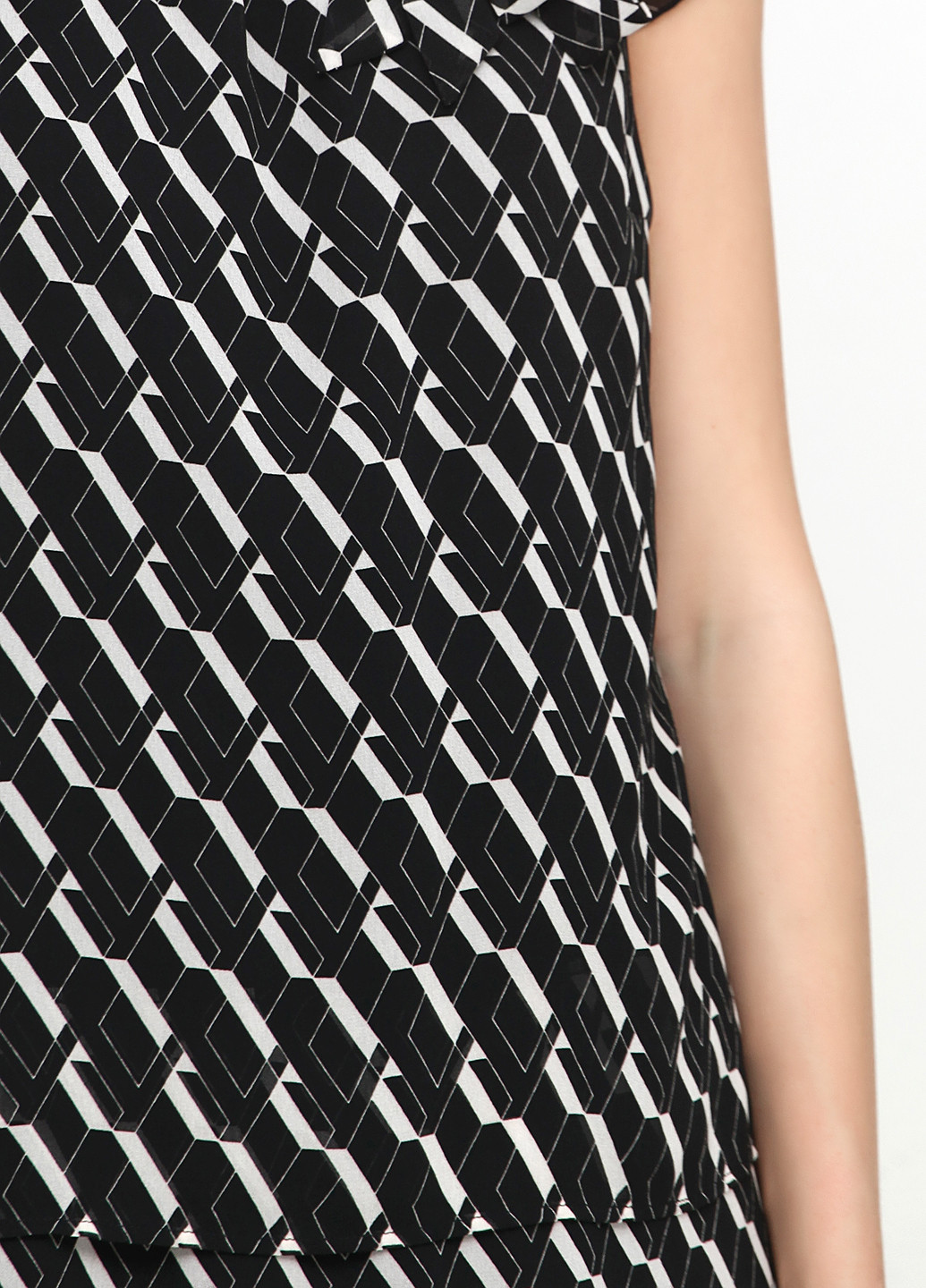 Черно-белое кэжуал платье Betty Barclay с геометрическим узором