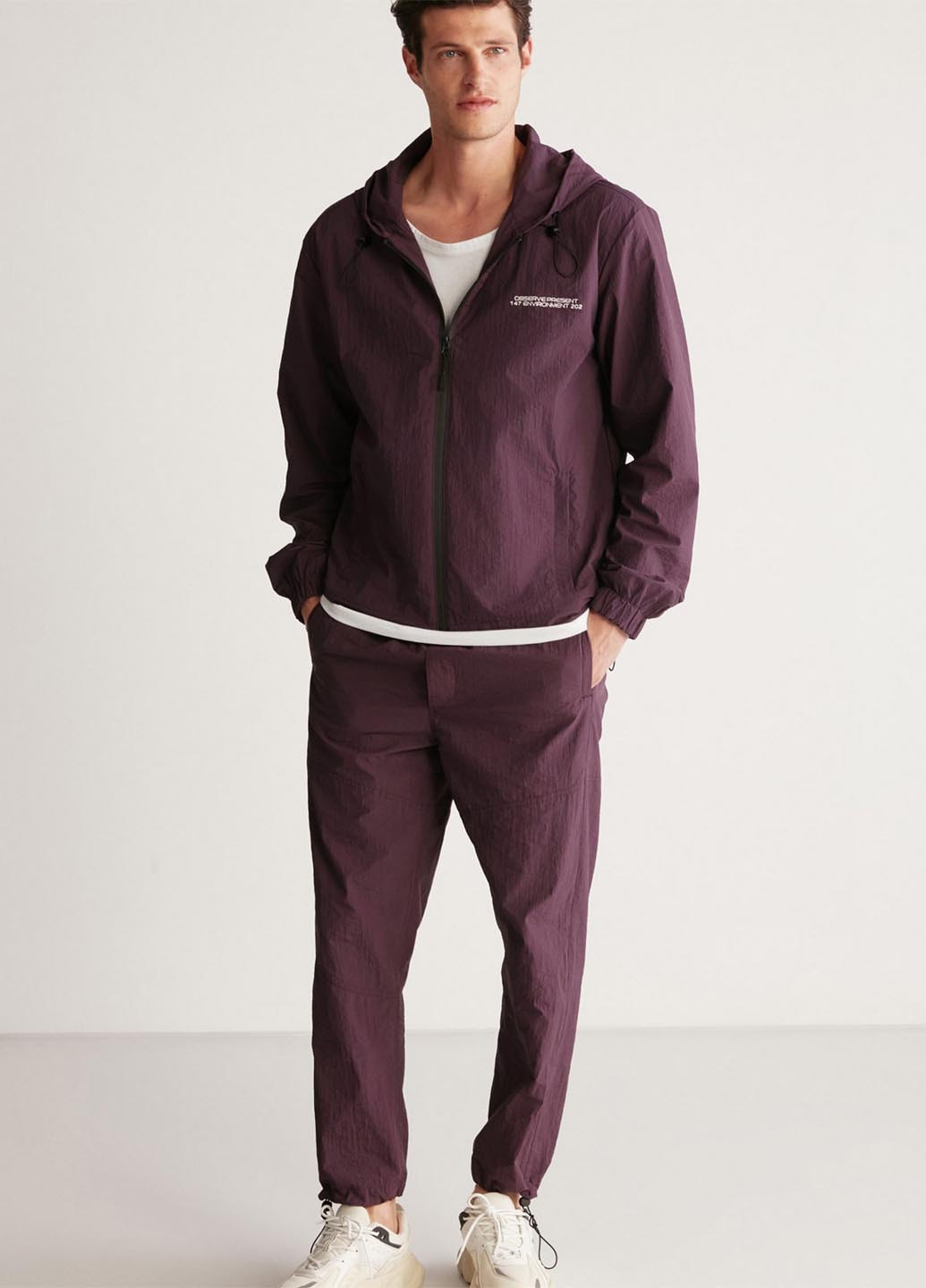 Бордова демісезонна вітровка Grimelange