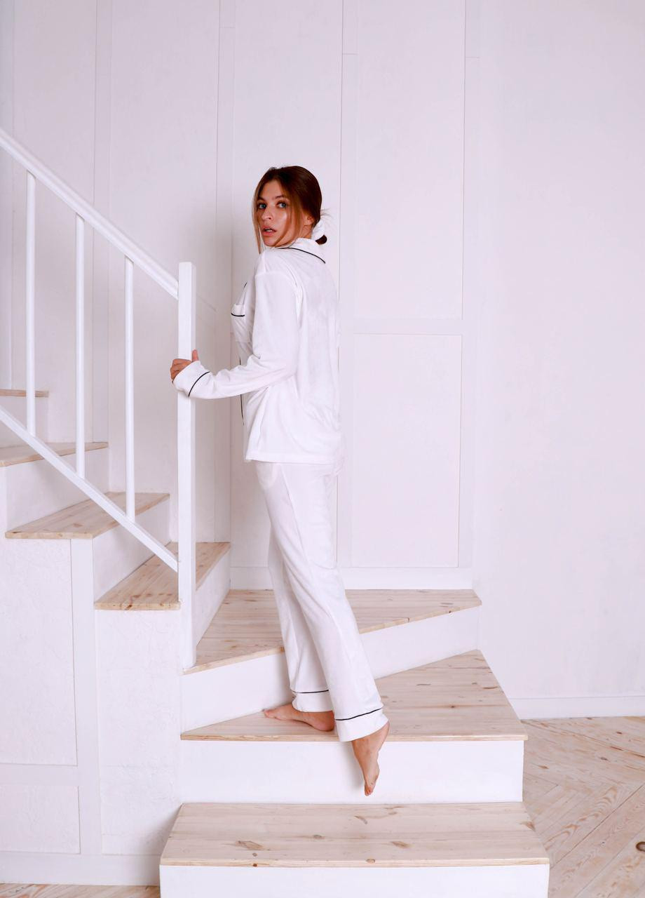 Біла женская пижама велюр jeny на пуговицах белого цвета р.l 379516 New Trend