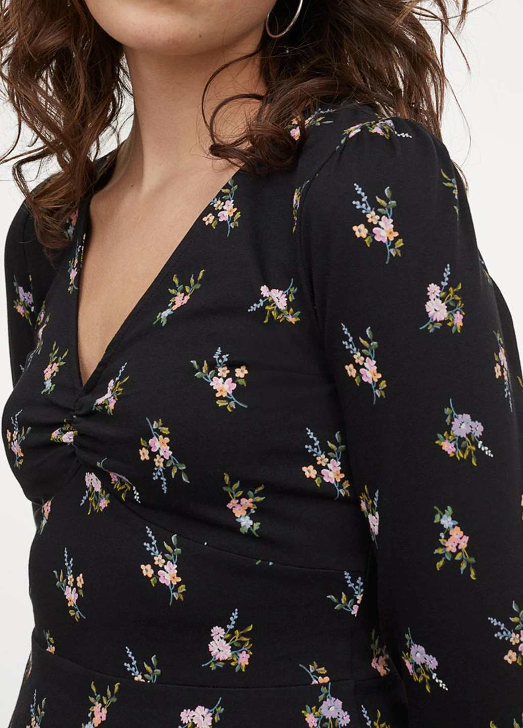 Черное кэжуал платье H&M с цветочным принтом