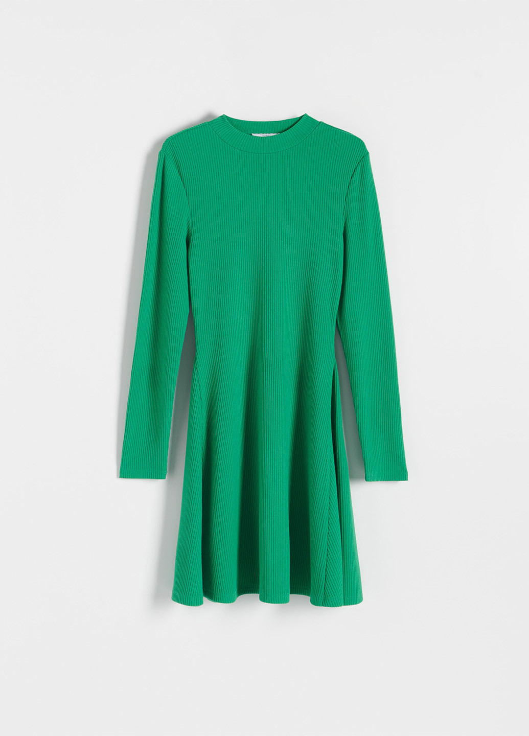 Зеленое кэжуал платье платье-водолазка, клеш Reserved однотонное