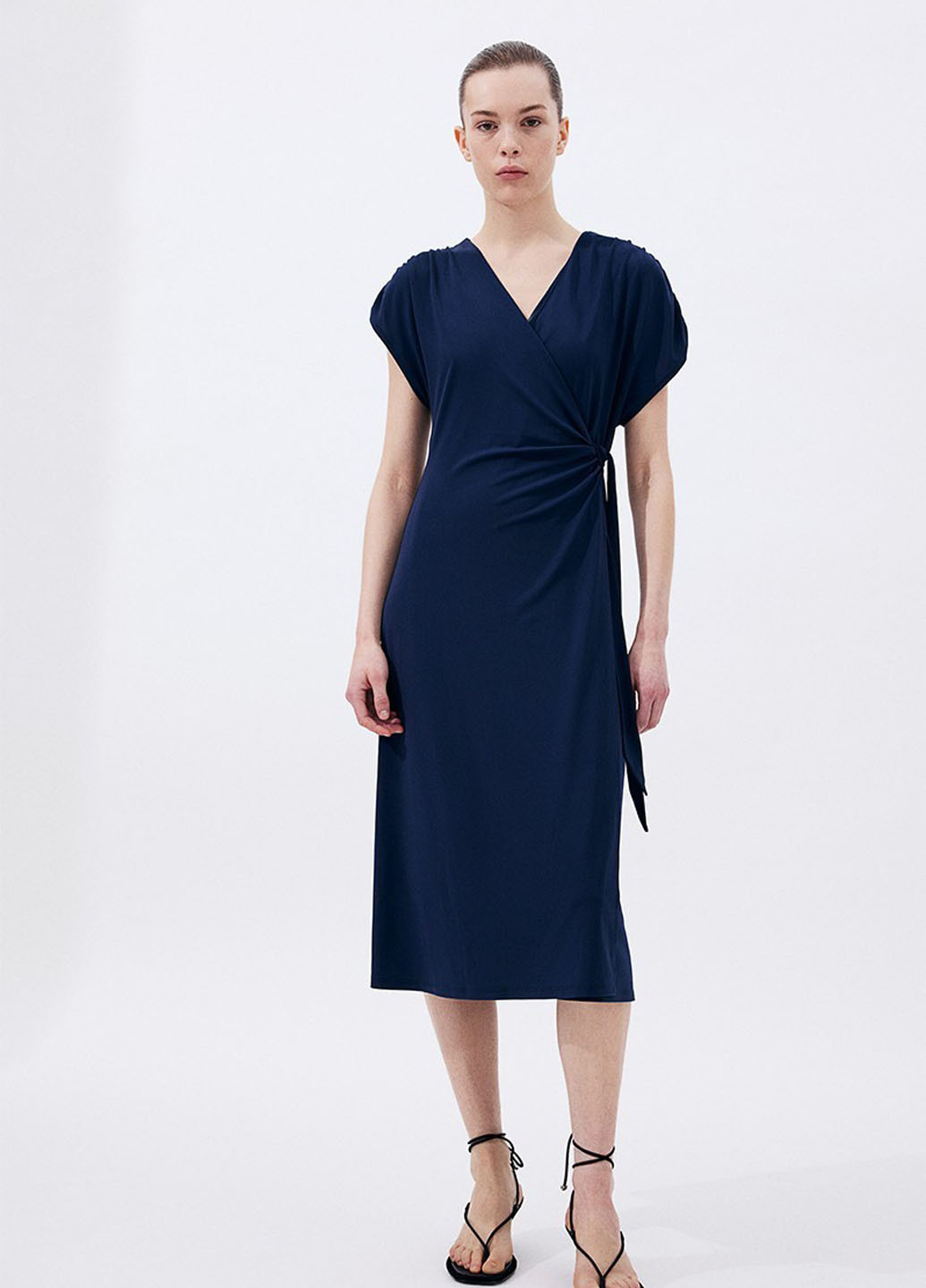 Темно-синее кэжуал платье на запах H&M однотонное