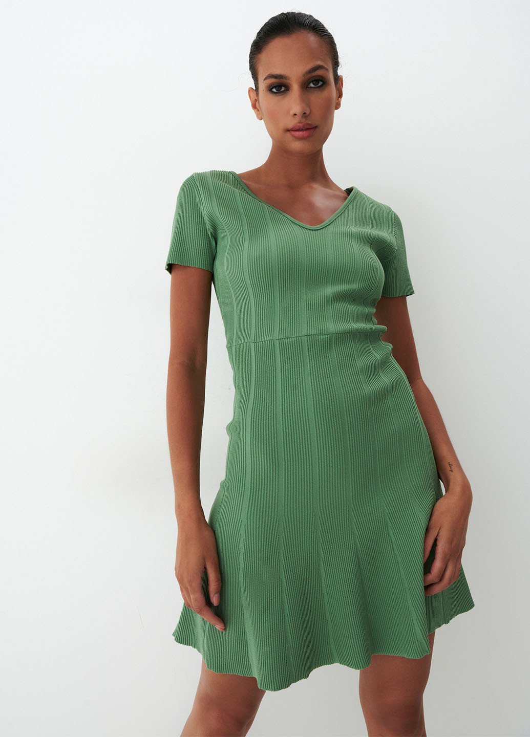 Зеленое кэжуал платье годе Mohito в полоску