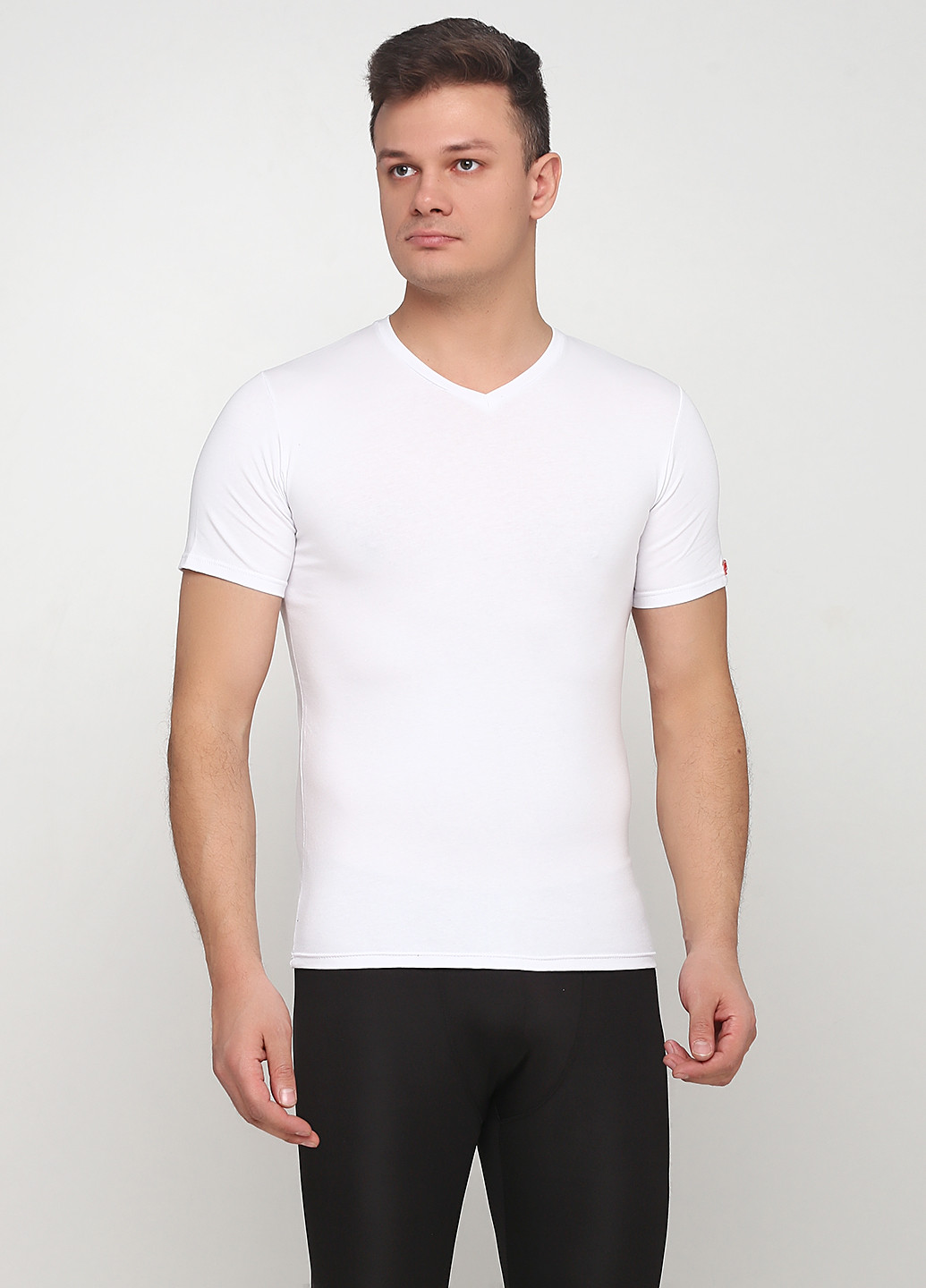 Белая демисезонная футболка LANS
