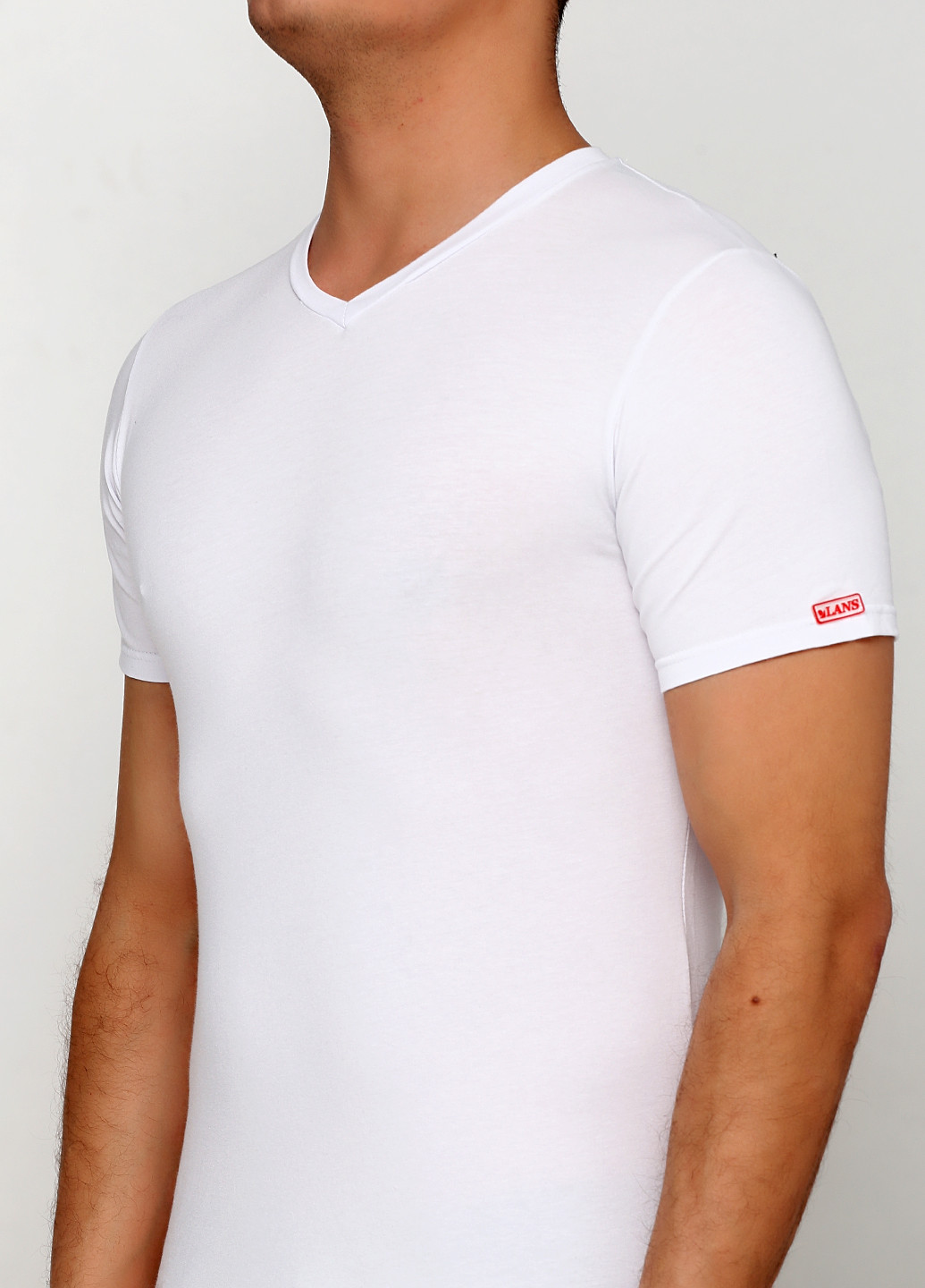 Белая демисезонная футболка LANS