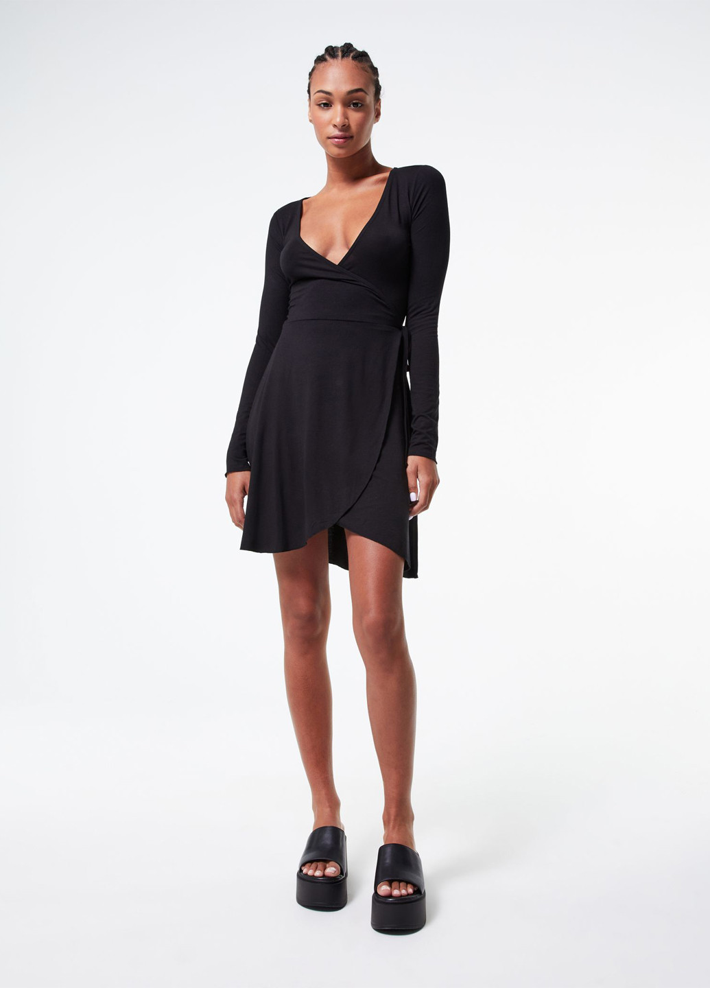 Чорна кежуал сукня на запах Jennyfer однотонна