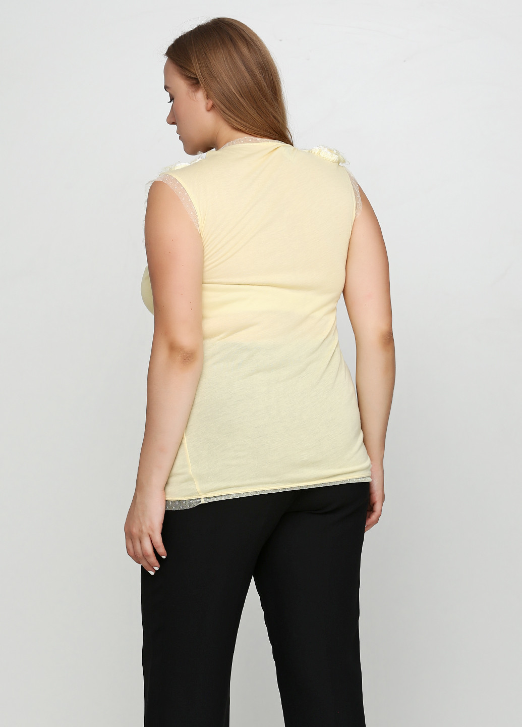 Светло-желтая летняя футболка Valentino