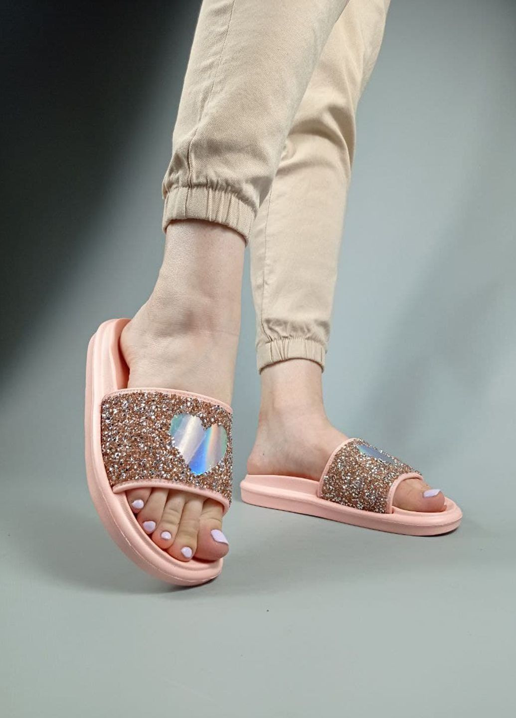 Розовые шлепанцы Progres