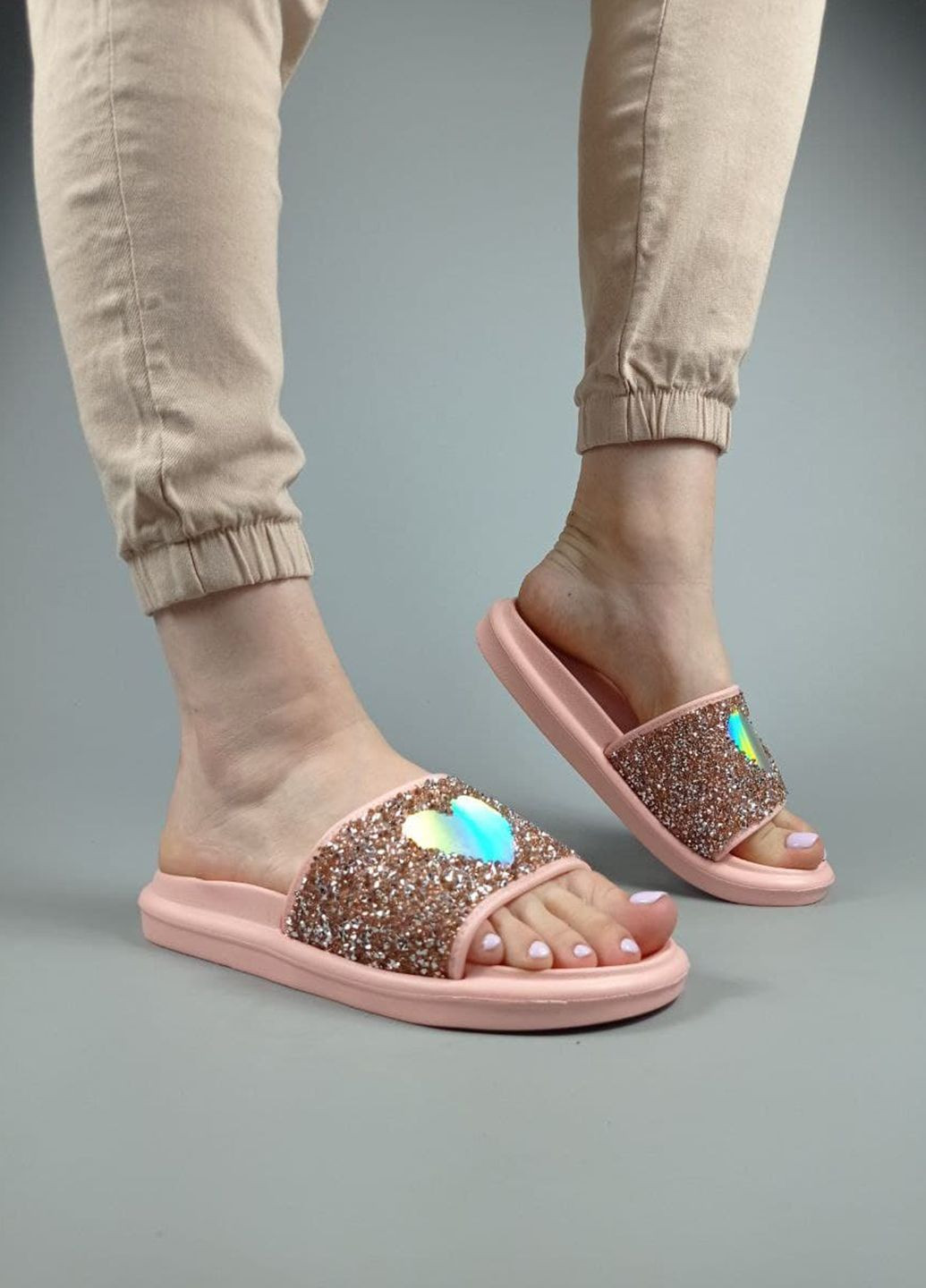 Розовые шлепанцы Progres