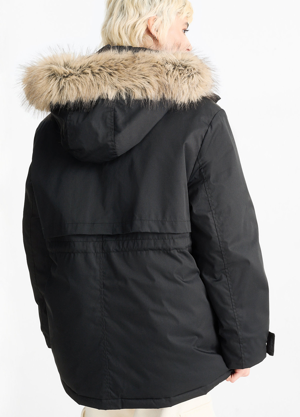 Черная зимняя куртка C&A