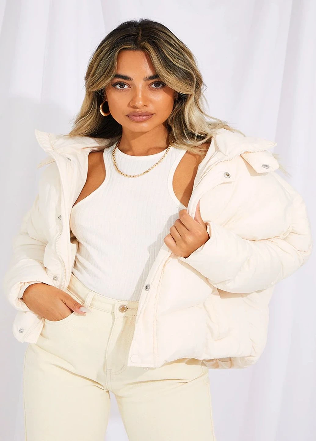 Молочна демісезонна куртка PrettyLittleThing