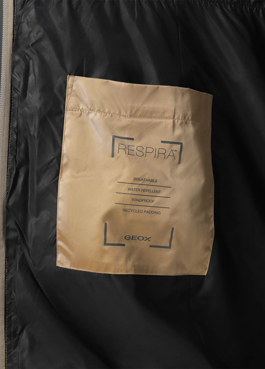 Бежева зимня куртка Geox