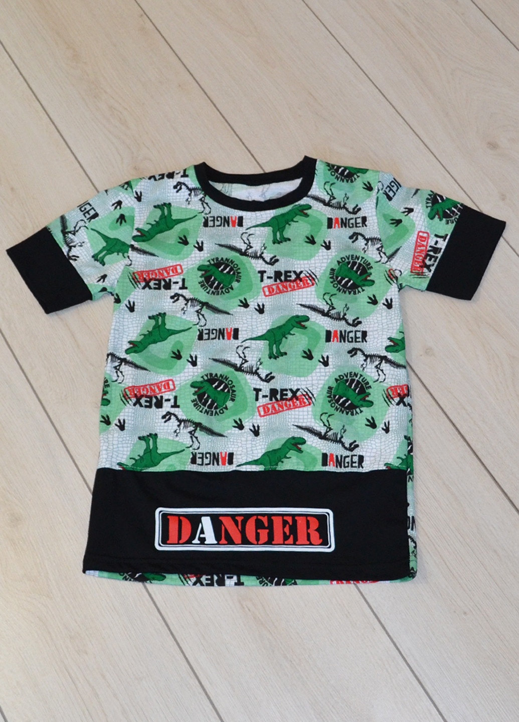 Зеленая летняя футболка для мальчика "danger" Витуся