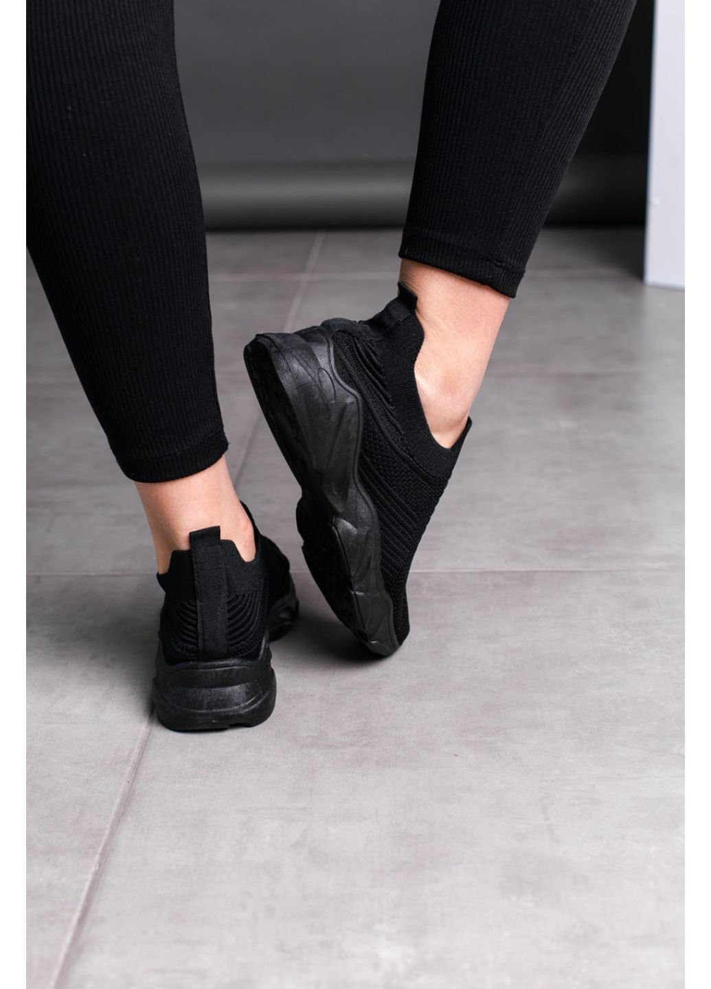 Чорні осінні кросівки жіночі toby 3559 39 24,5 см чорний Fashion