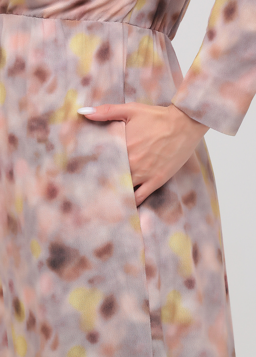 Светло-бежевое кэжуал платье футляр Cos с абстрактным узором