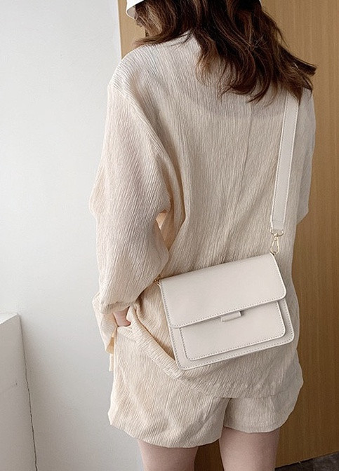 Жіноча класична сумочка на ремінці крос-боді на три відділи біла молочна NoName (251204282)