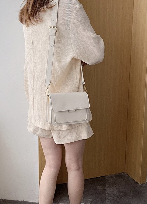 Женская классическая сумочка на ремешке кросс-боди через плечо на три отдела белая молочная NoName (251204282)