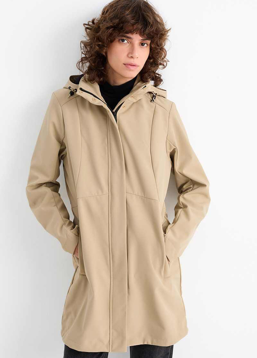 Бежевая демисезонная куртка C&A