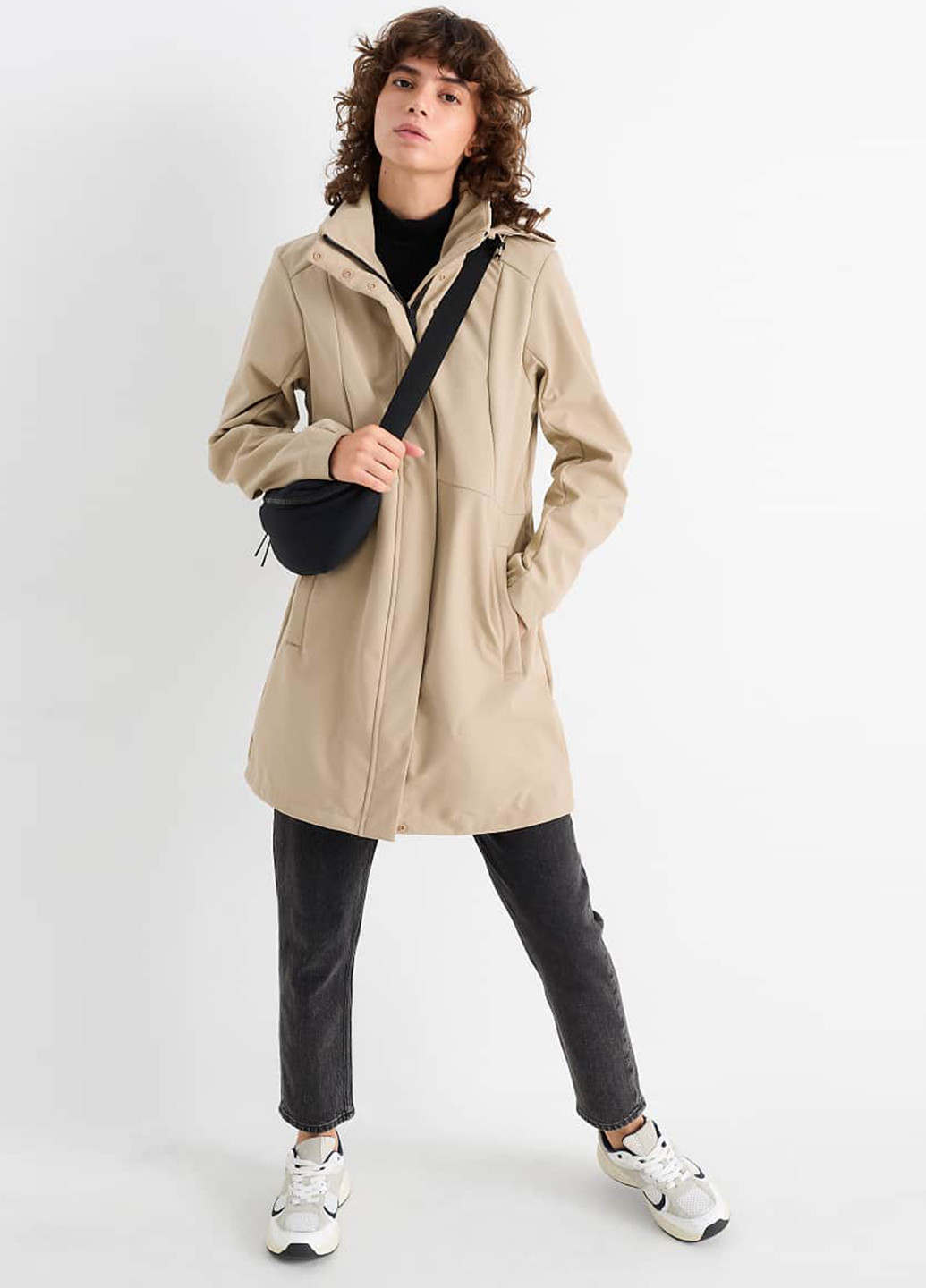 Бежевая демисезонная куртка C&A