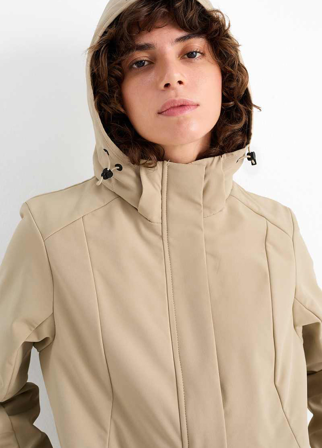 Бежевая демисезонная куртка C&A