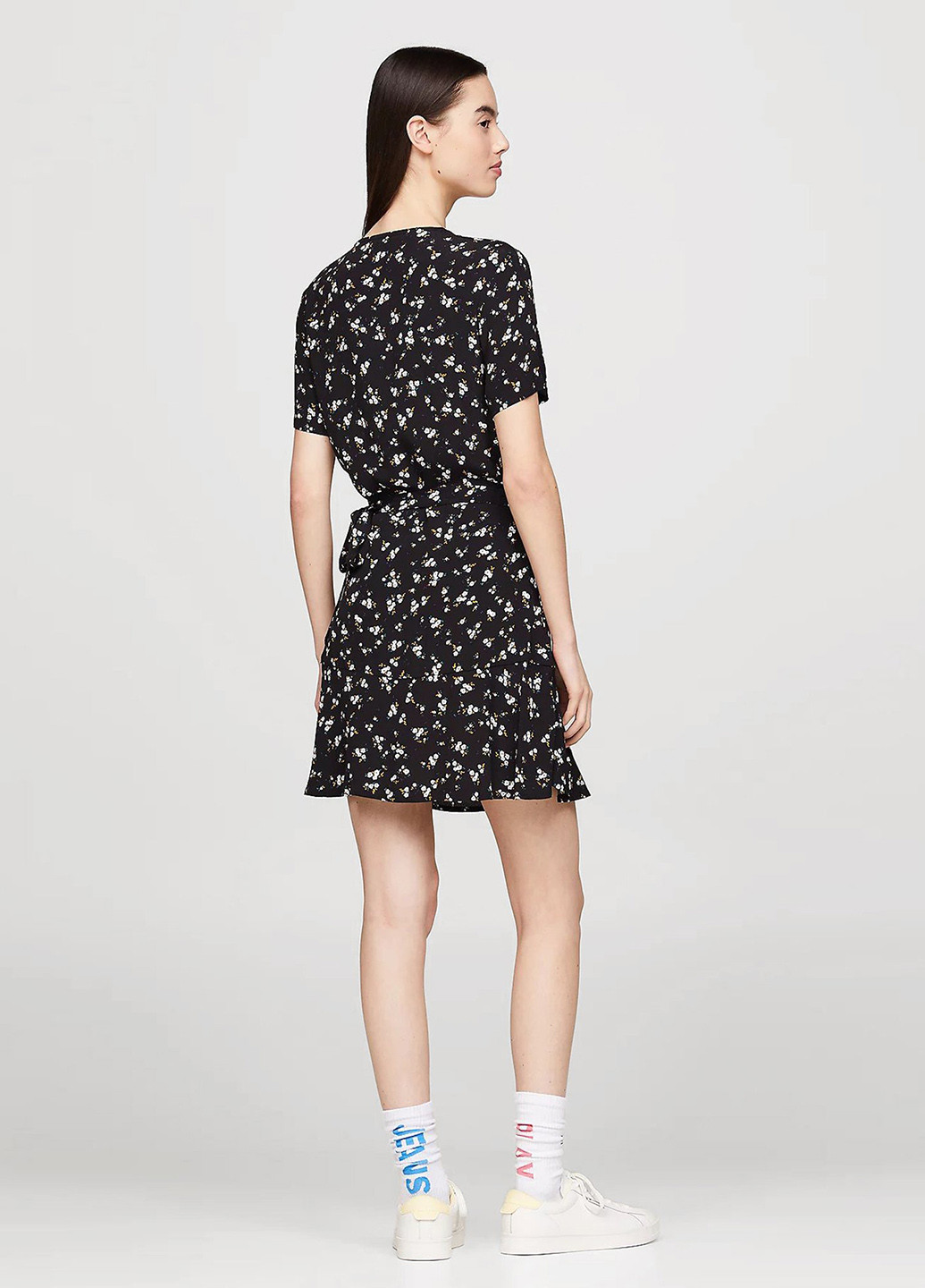 Чорна кежуал сукня на запах Tommy Jeans з квітковим принтом