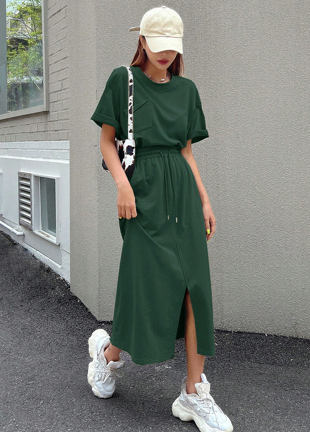 Темно-зеленый летний костюм (футболка, юбка) SHEIN