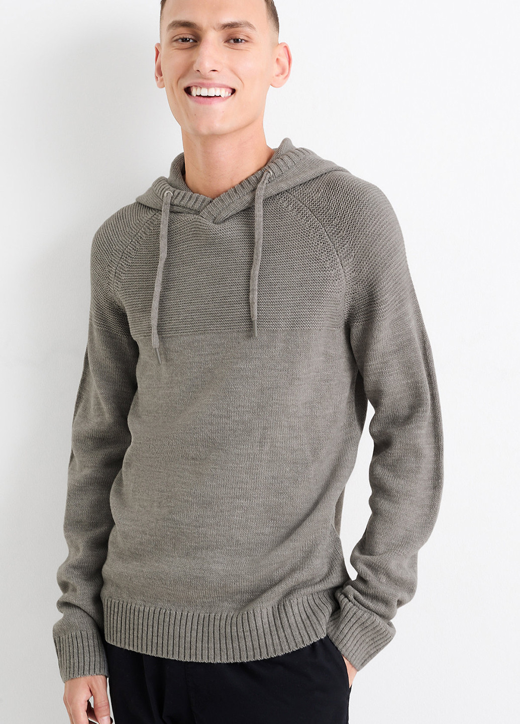 Серый демисезонный свитер C&A