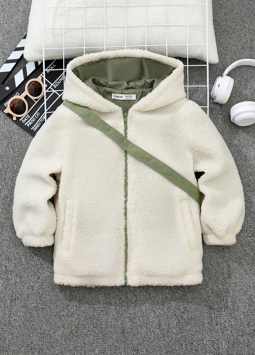 Молочная зимняя куртка SHEIN