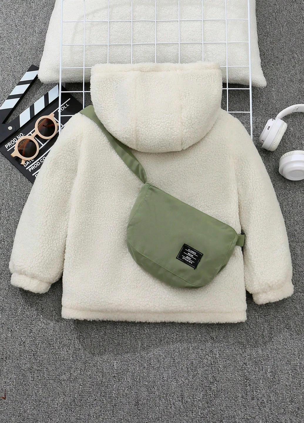 Молочная зимняя куртка SHEIN