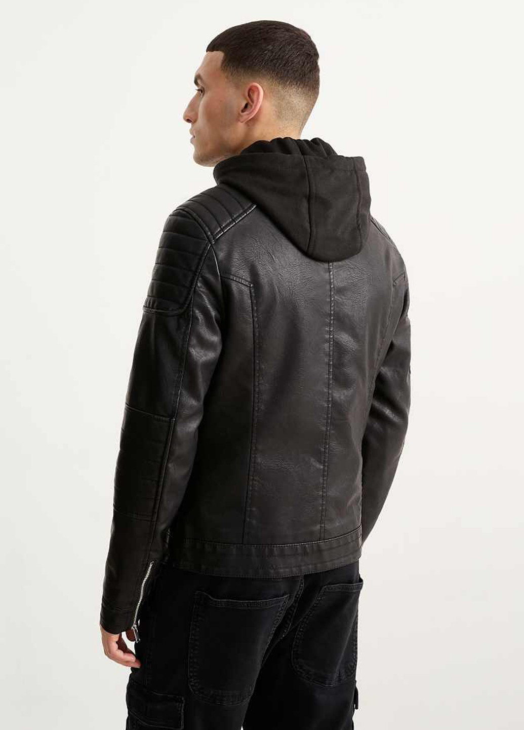 Чорна демісезонна куртка байкерська C&A