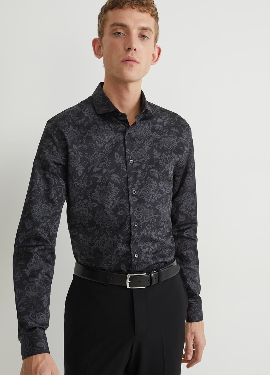 Черная кэжуал рубашка с цветами C&A
