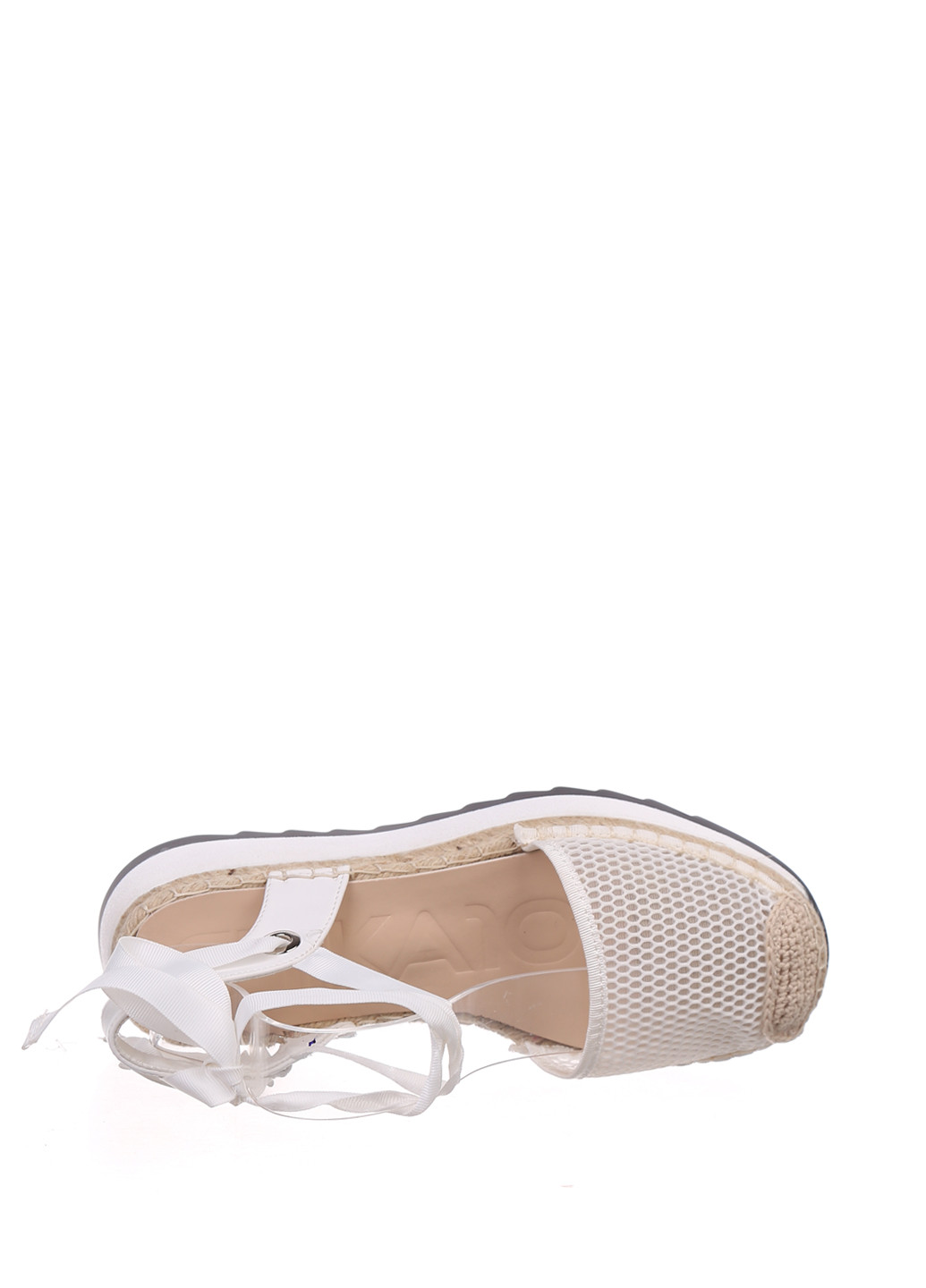 Белые босоножки Chika10 на шнурках с перфорацией