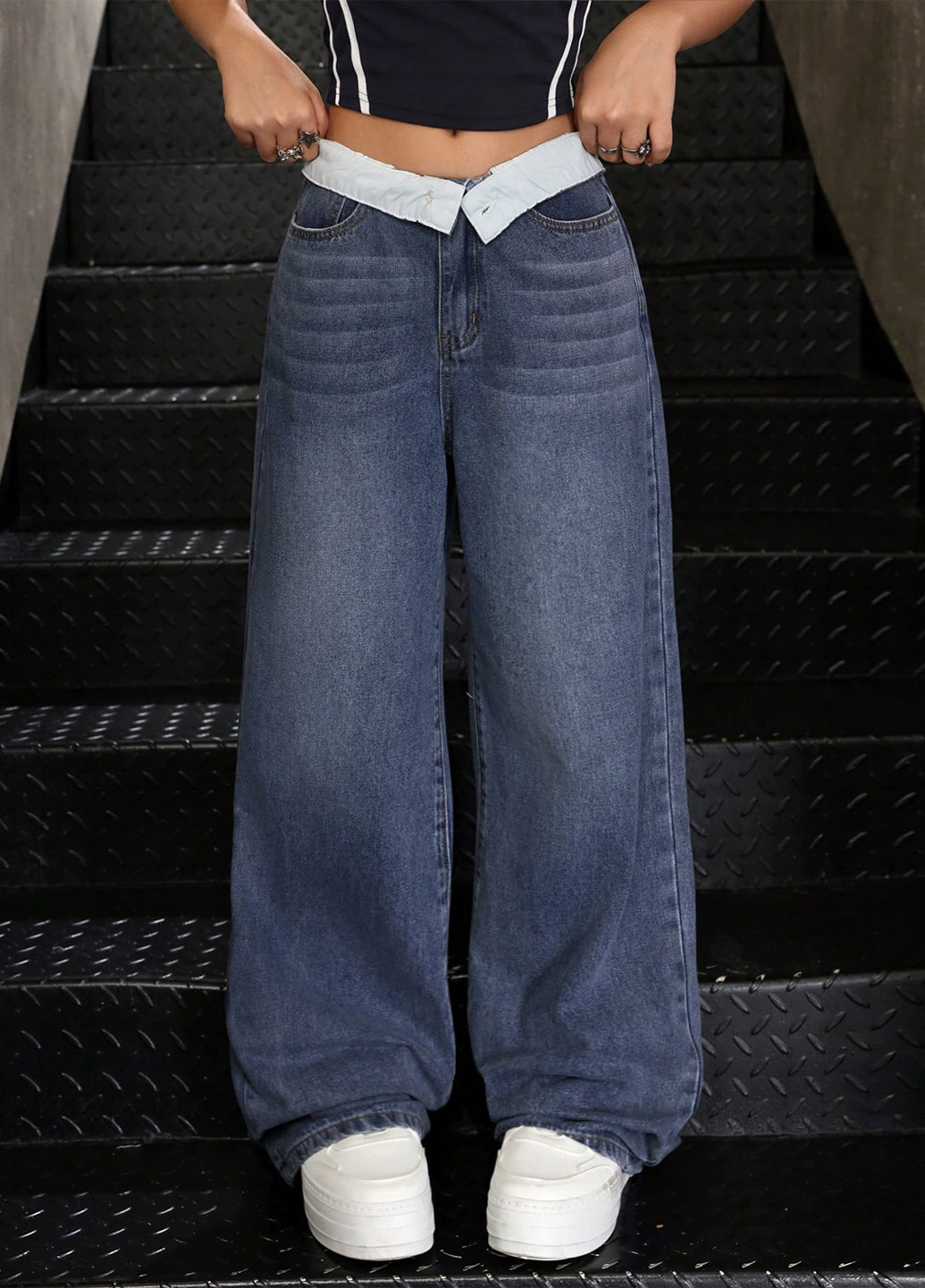 Синие демисезонные клеш джинсы SHEIN