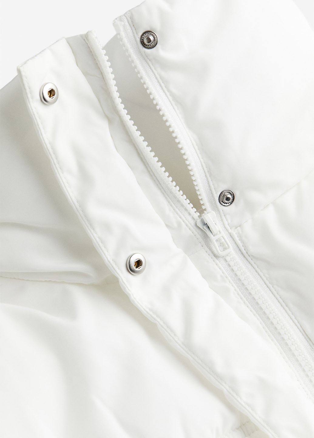 Белая зимняя куртка H&M