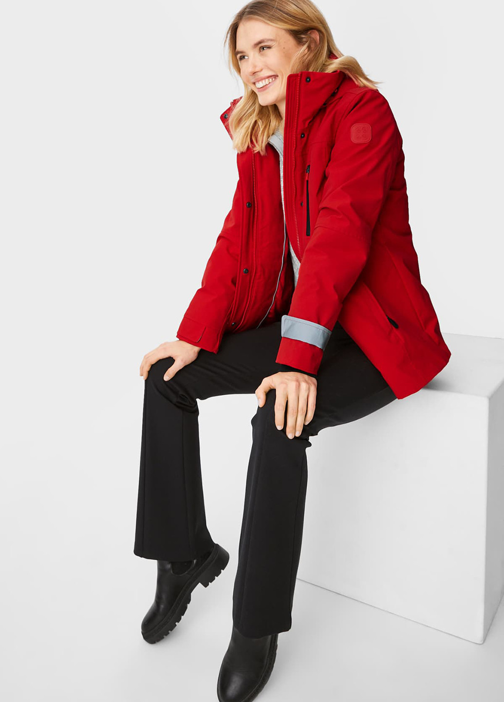 Красная зимняя куртка C&A
