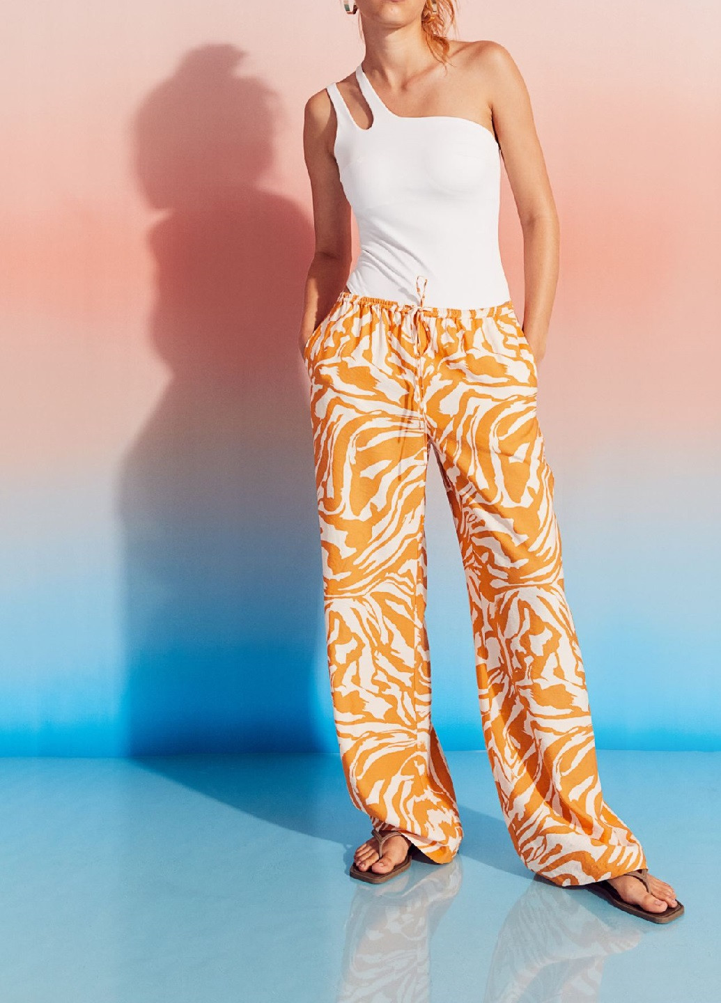 Светло-оранжевые кэжуал демисезонные брюки H&M
