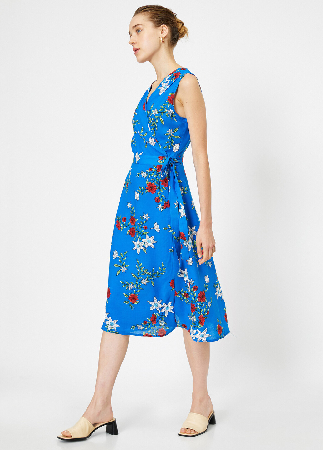 Голубое кэжуал платье на запах KOTON с цветочным принтом