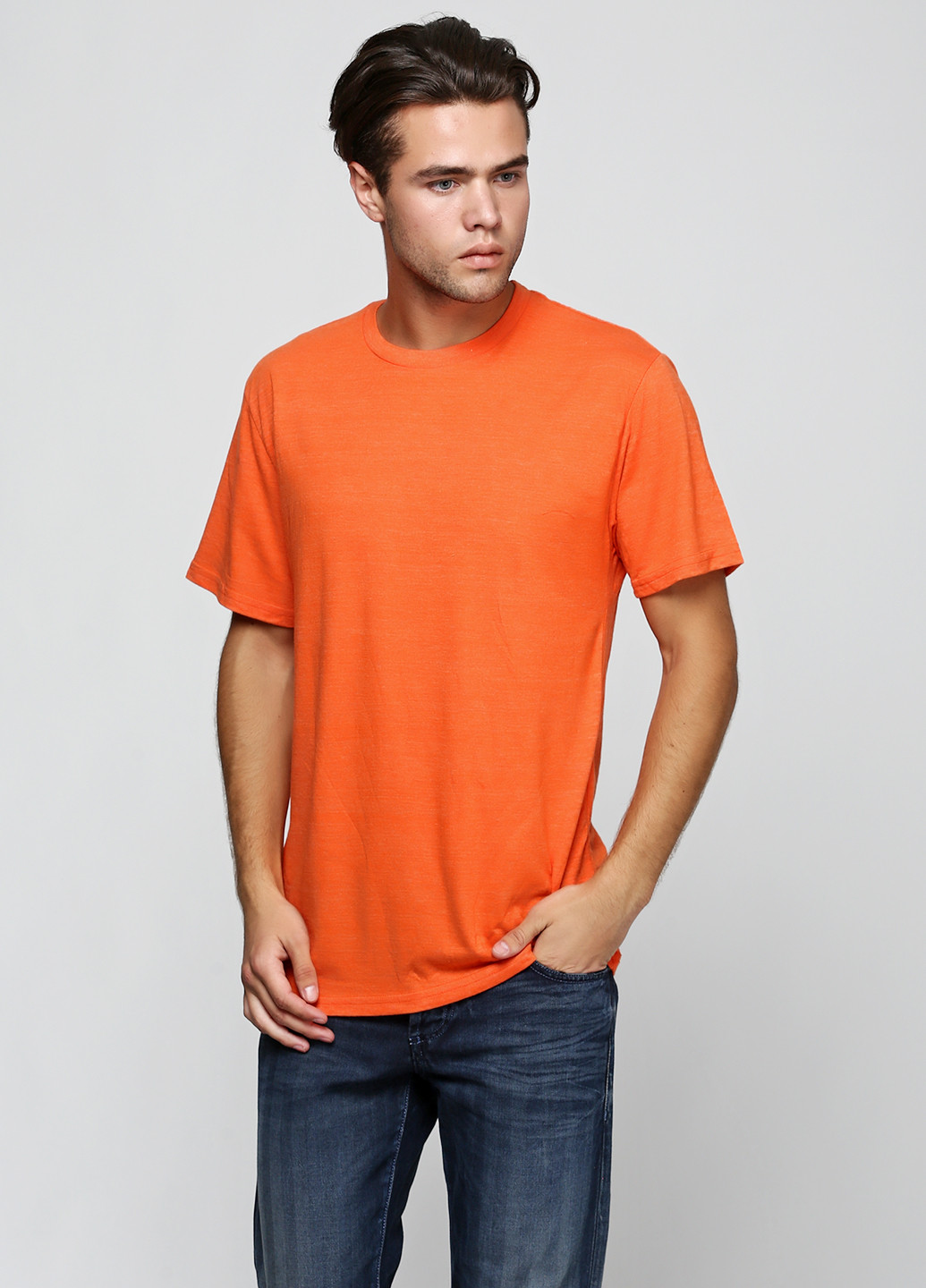 Оранжевая летняя футболка Blue 84