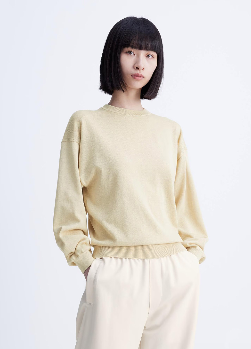 Бежевый свитшот Uniqlo однотонный без декора (296802939)