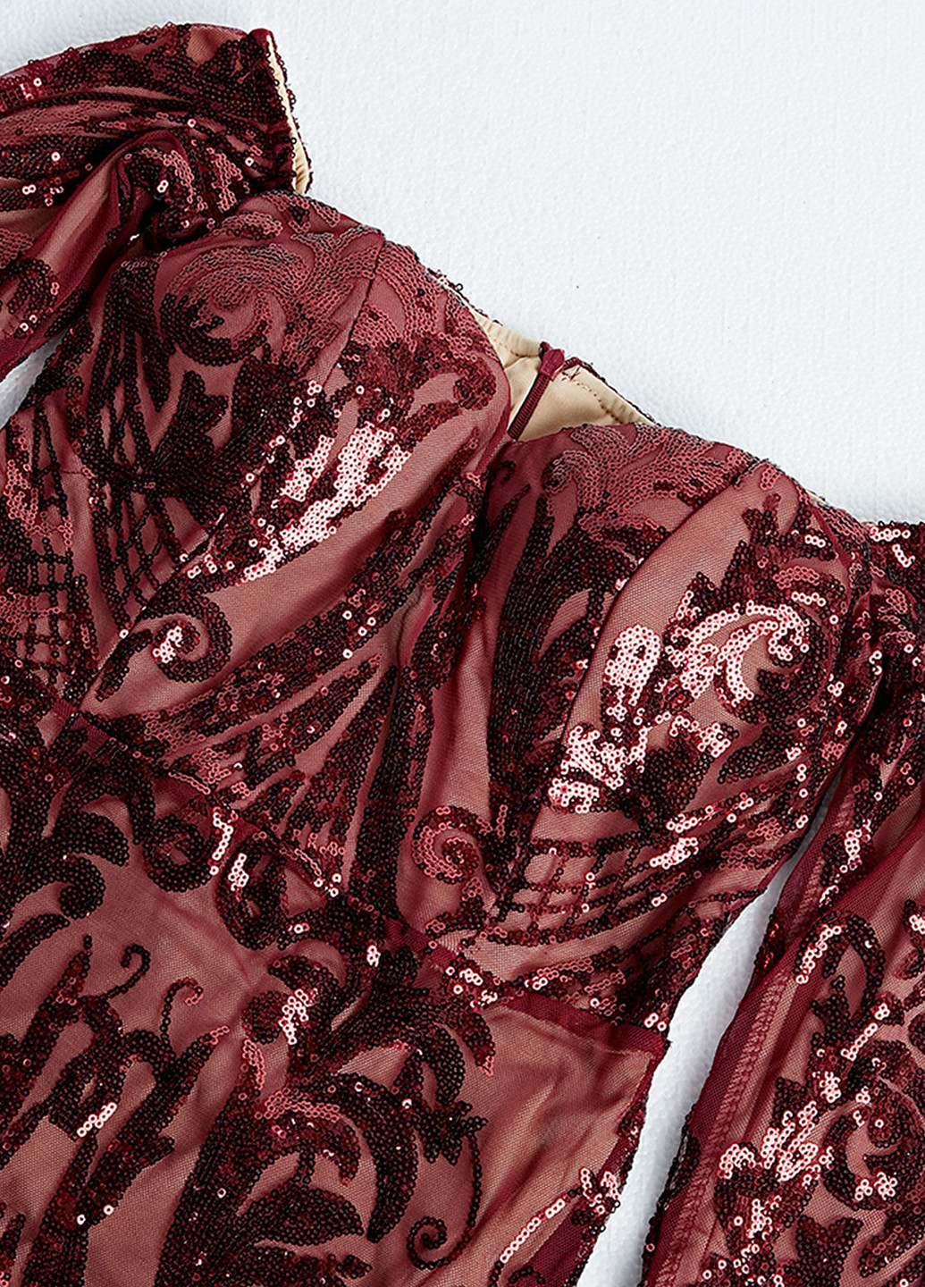 Бордовое вечернее платье годе, с открытыми плечами, с открытой спиной SHEIN с орнаментом