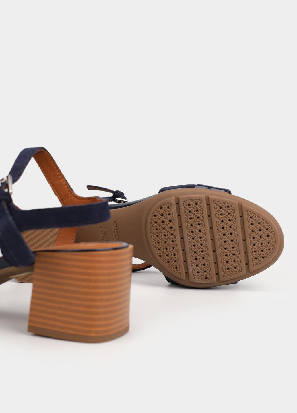 Темно-синие босоножки Geox с ремешком лаковые