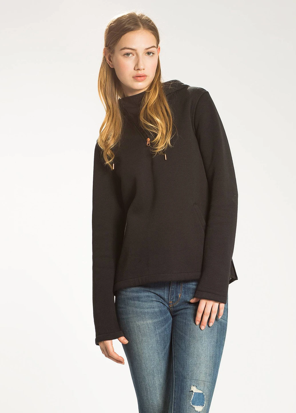 Черный свитшот Levi's однотонный (24548594)